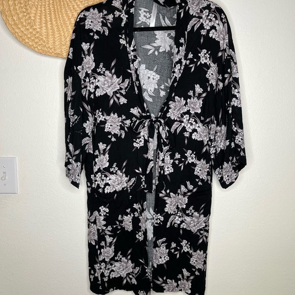 Spiritual Gangster Kimono - Picture 2 of 8